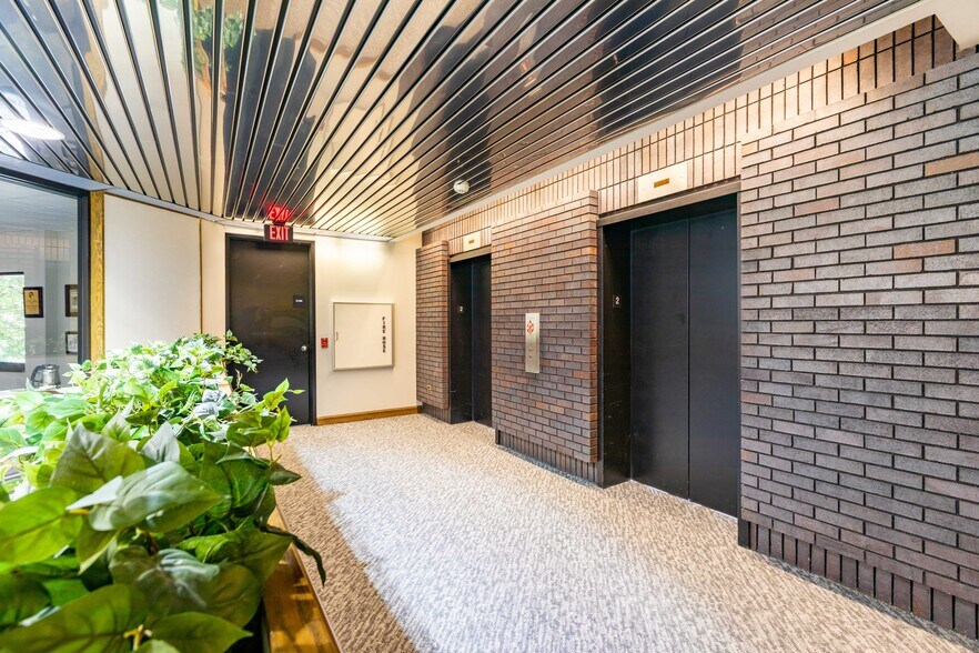 More Photos Of 10 S Main St, Mount Clemens Office For Lease