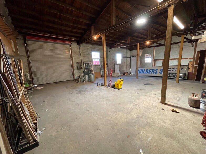 More Photos Of 130 W 3rd St, Waynesboro Light Distribution For Lease