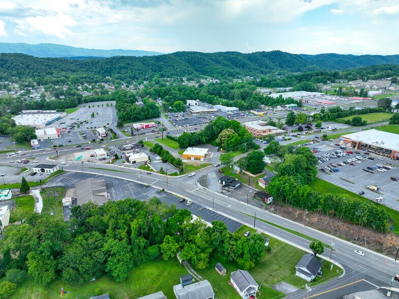 More Photos Of 245 Gate City Hwy, Bristol General Retail For Sale