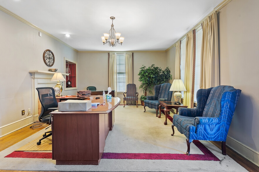 More Photos Of 127 S Cool Spring St, Fayetteville Office For Sale