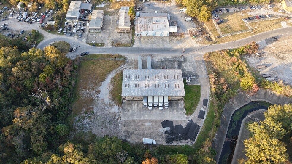 More Photos Of 6722 Bicentennial Pl, Baton Rouge Truck Terminal For Lease