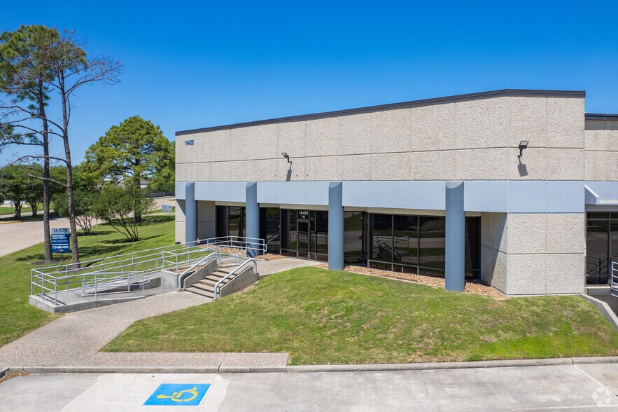 Primary Photo Of 16420 W Hardy Rd, Houston Light Distribution For Lease