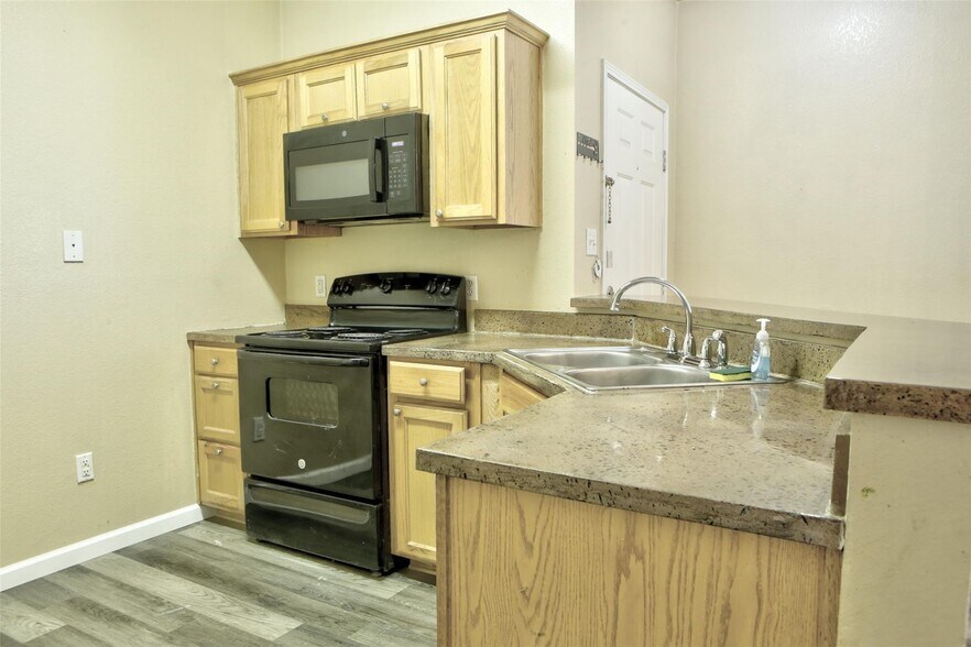 More Photos Of 141 Lindas Creek Ln, Weatherford Multifamily For Sale