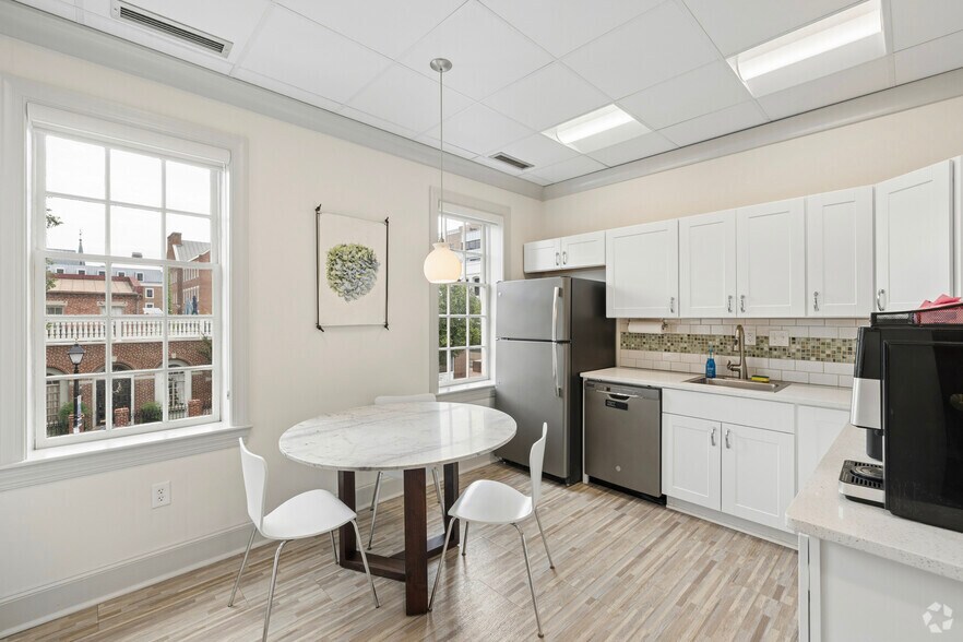 More Photos Of 600 Cameron St, Alexandria Office For Lease