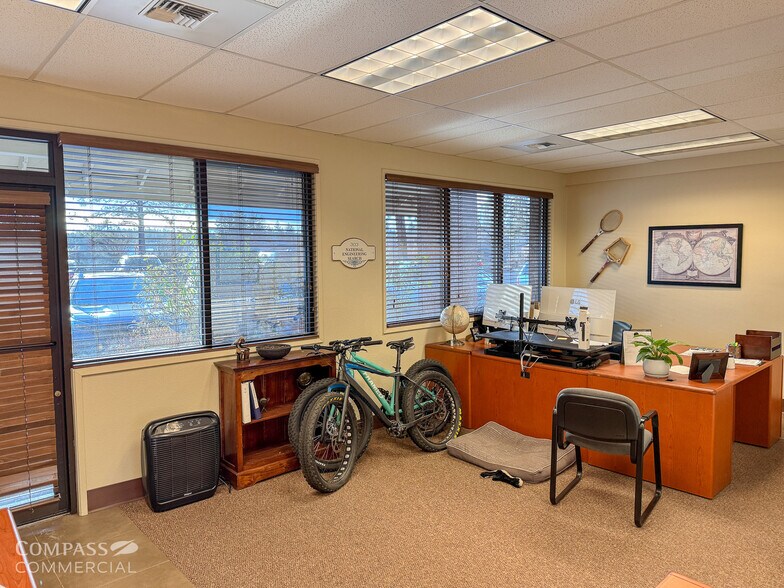 More Photos Of 497 SW Century Dr, Bend Office For Lease