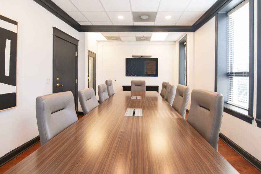More Photos Of 442 W Kennedy Blvd, Tampa Office For Lease