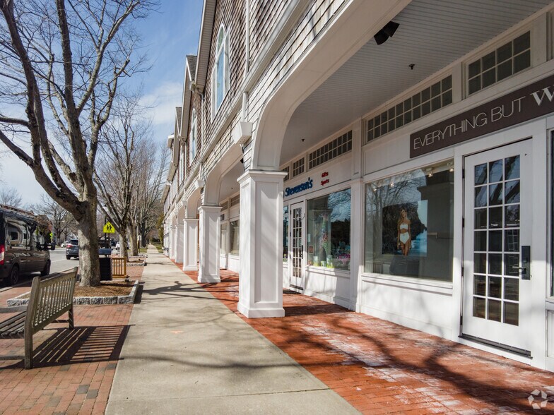 More Photos Of 66 Newtown Ln, East Hampton Storefront Retail Office For Lease