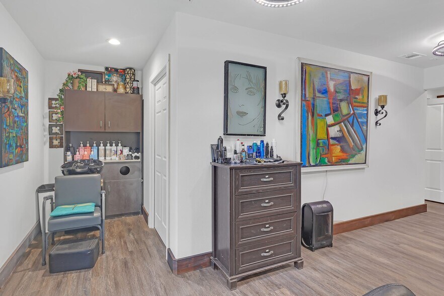 More Photos Of 612 N Third Street, Princeton Office For Sale