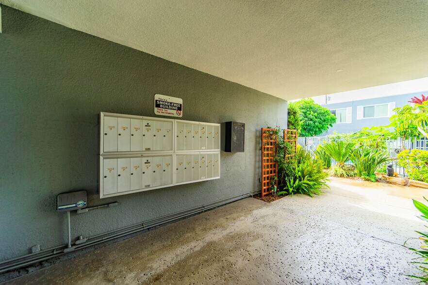 More Photos Of 4935 Niagara Ave, San Diego Apartments For Sale