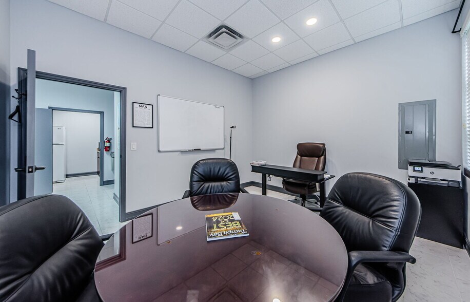 More Photos Of 3937 Tampa Rd, Oldsmar Medical For Lease