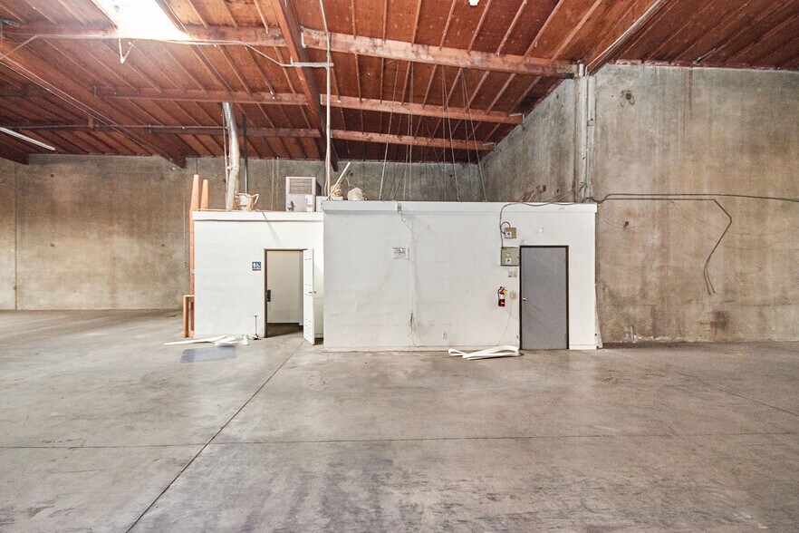 More Photos Of 6840-6846 Suva St, Bell Gardens Unknown For Lease