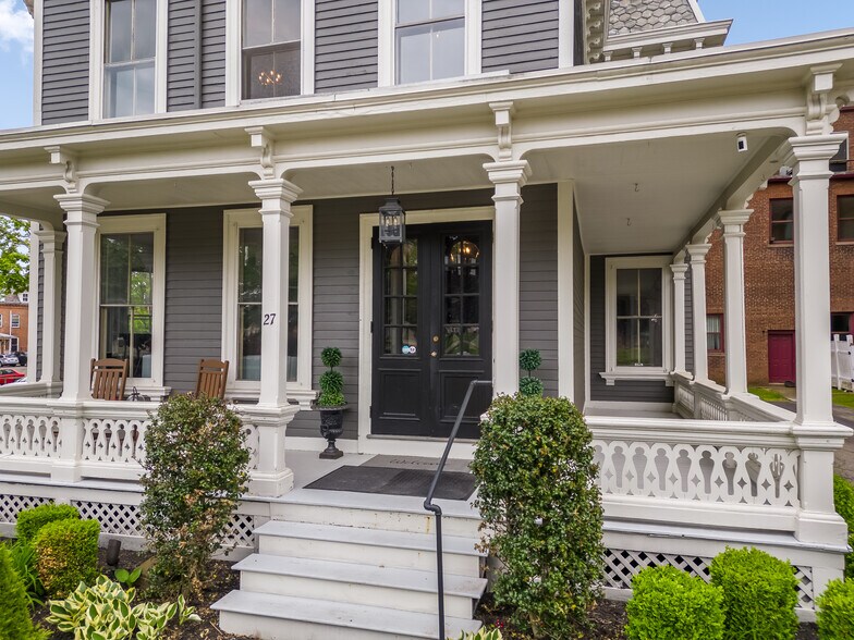 More Photos Of 27 Pleasant St, Middletown Office For Sale
