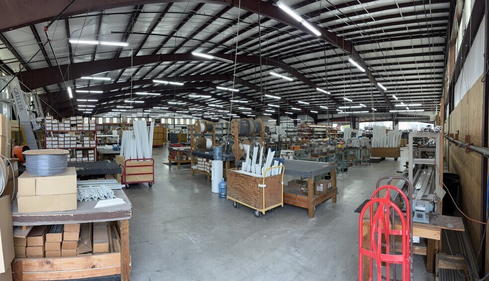 More Photos Of 205 Mustang Cv, Taylor Warehouse For Sale