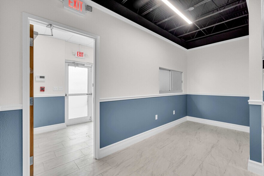 More Photos Of 417 8th St W, Bradenton Flex For Lease