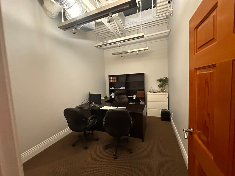 More Photos Of 15272 Croydon Dr, Surrey Flex For Lease