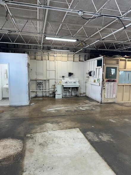 More Photos Of 4868 Victor St, Jacksonville Manufacturing For Lease
