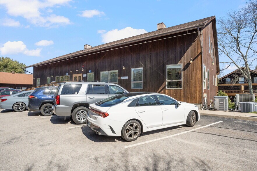 More Photos Of 24 Salt Pond Rd, Wakefield Medical For Sale