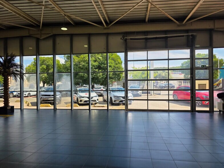 More Photos Of 14 Avenue José Nobre, Martigues Flex For Lease