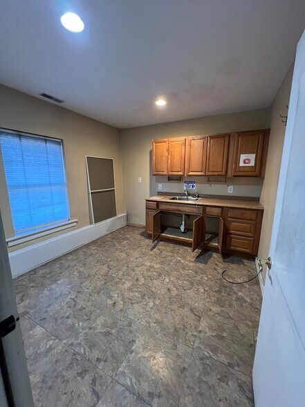 More Photos Of 1631 W 5th St, Eureka Flex For Sale