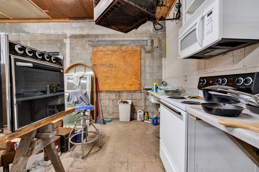 More Photos Of 1050 Whisperwood Trl NE, Cleveland Light Distribution For Sale