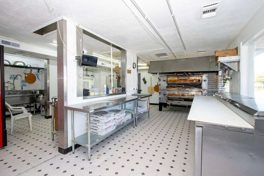 More Photos Of 1315 Cleveland Ave, Ashland General Retail For Sale