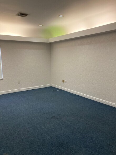 More Photos Of 4044 NE 5th Ter, Oakland Park Warehouse For Lease
