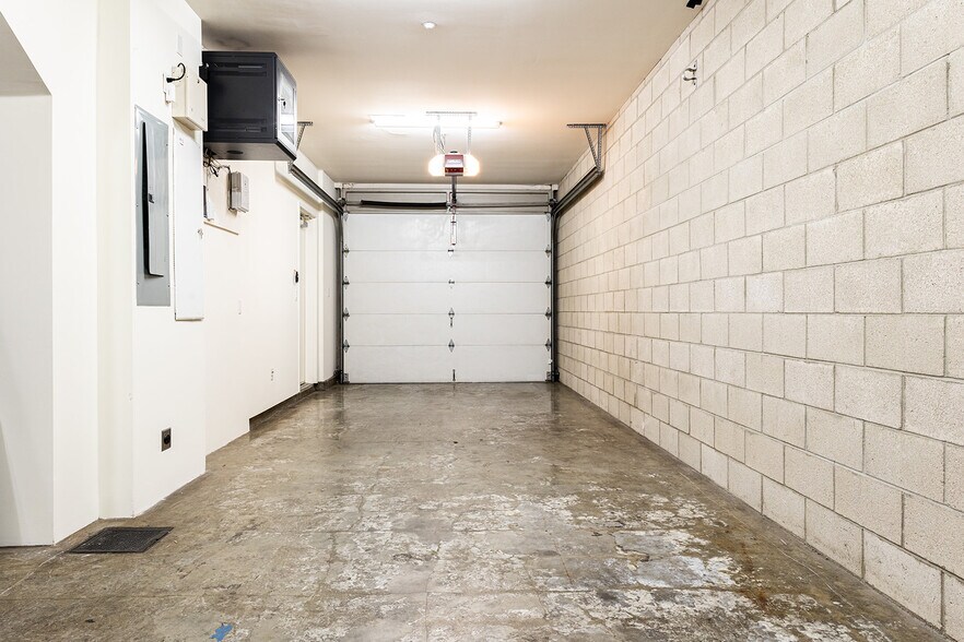 More Photos Of 3450 Cahuenga Blvd W, Los Angeles Office Residential For Lease