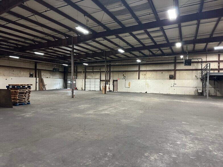 More Photos Of 1000-1008 Kieley Pl, Cincinnati Warehouse For Lease