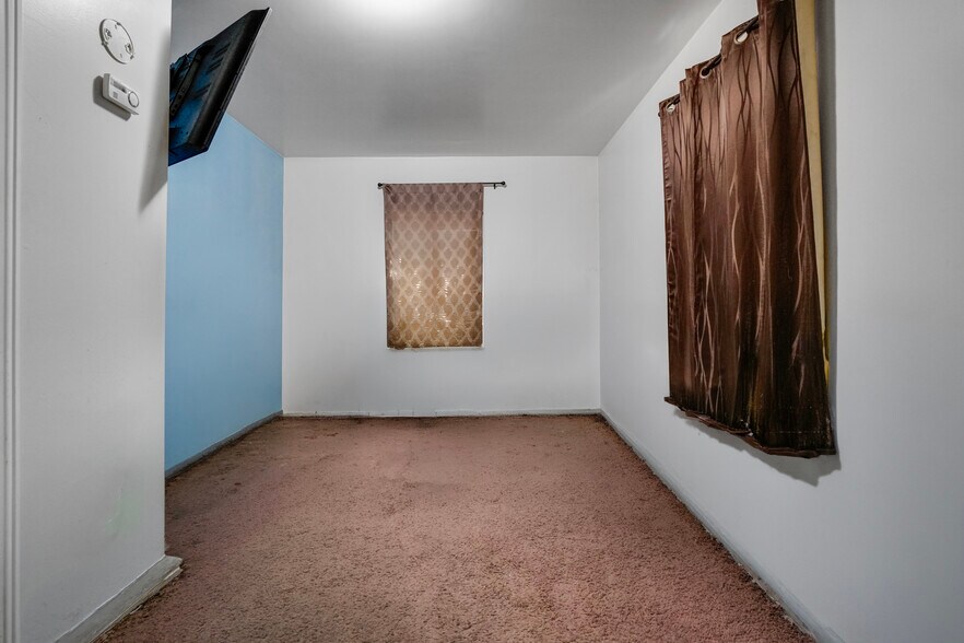 More Photos Of 11850 Hawthorne Blvd, Hawthorne Storefront Retail Residential For Sale