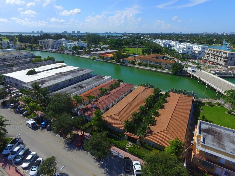 More Photos Of 965 Marseille Dr, Miami Beach Apartments For Sale