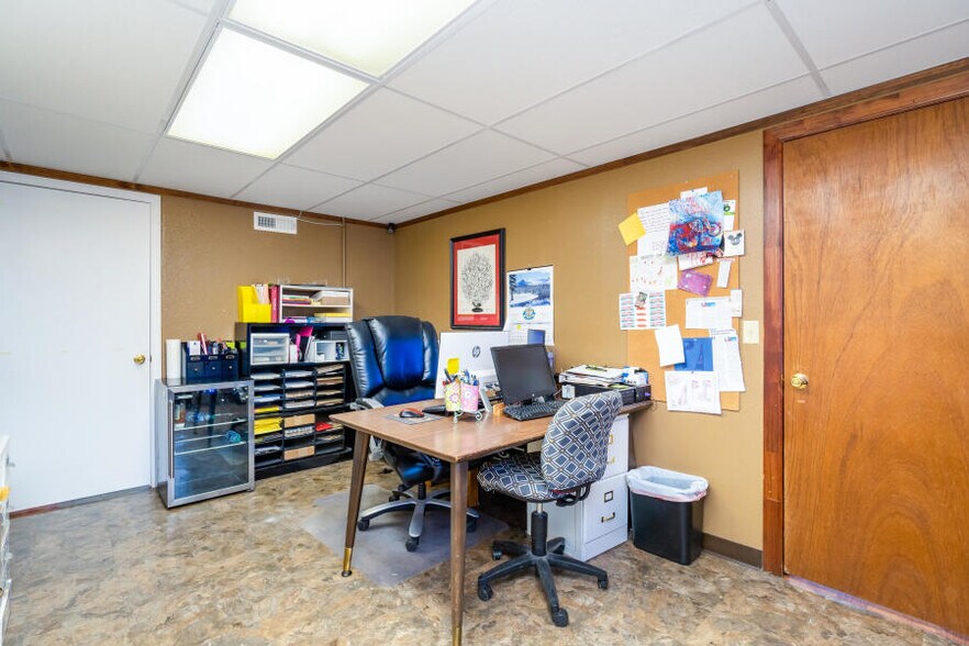 More Photos Of 2127-2129 W College St, Springfield Loft Creative Space For Sale