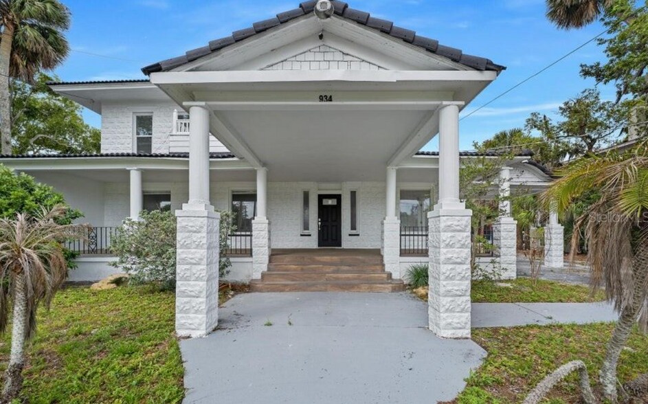 More Photos Of 934 S Ridgewood Ave, Daytona Beach Sorority Fraternity House For Sale