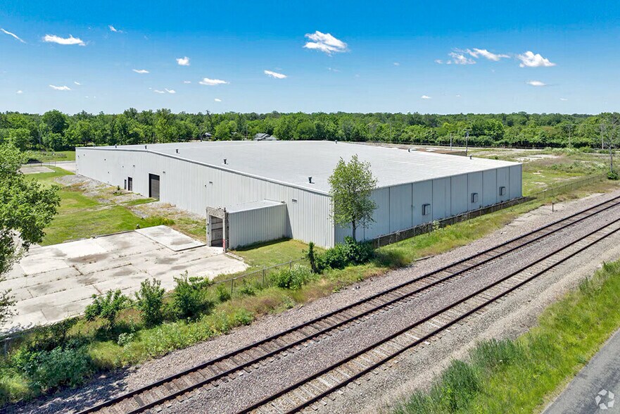 More Photos Of 823 Aaron Pky, Centralia Manufacturing For Lease