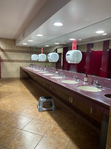 More Photos Of 910 W Ann Blvd, Greensburg General Retail For Sale