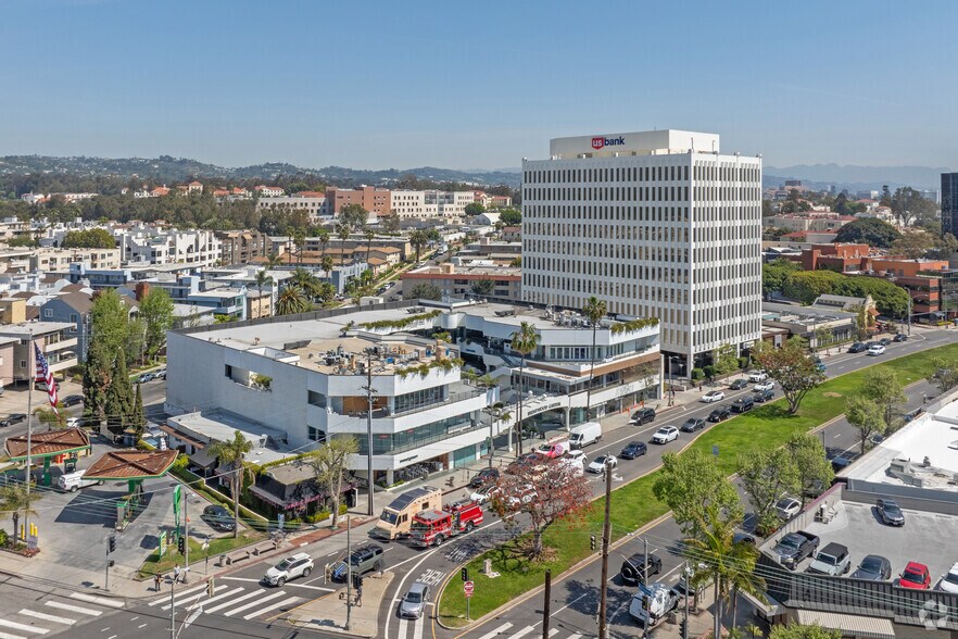 More Photos Of 11675-11677 San Vicente Blvd, Los Angeles Storefront For Lease