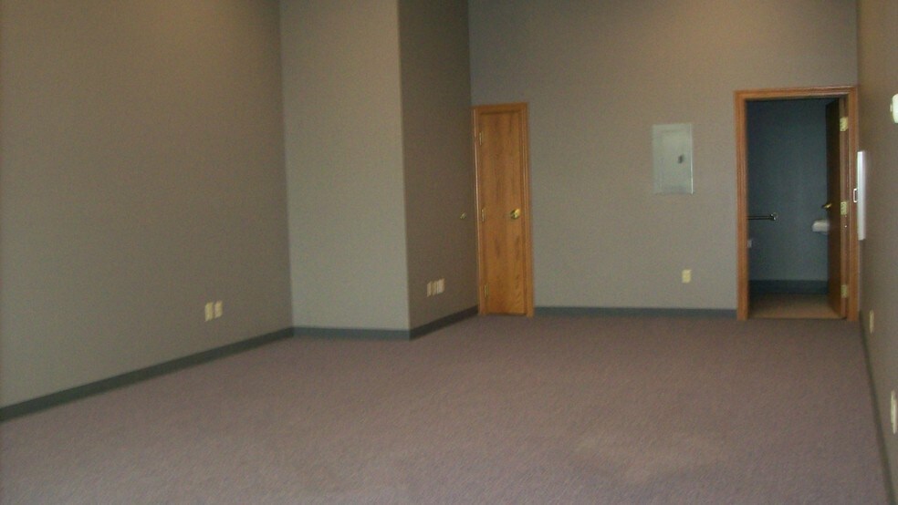 More Photos Of 1602-1650 N Bell School Rd, Rockford Storefront Retail Office For Lease