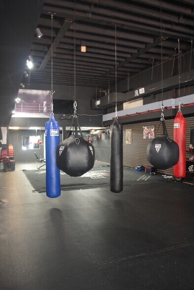 More Photos Of 506 S Broadway, Baltimore Storefront Retail Office For Lease