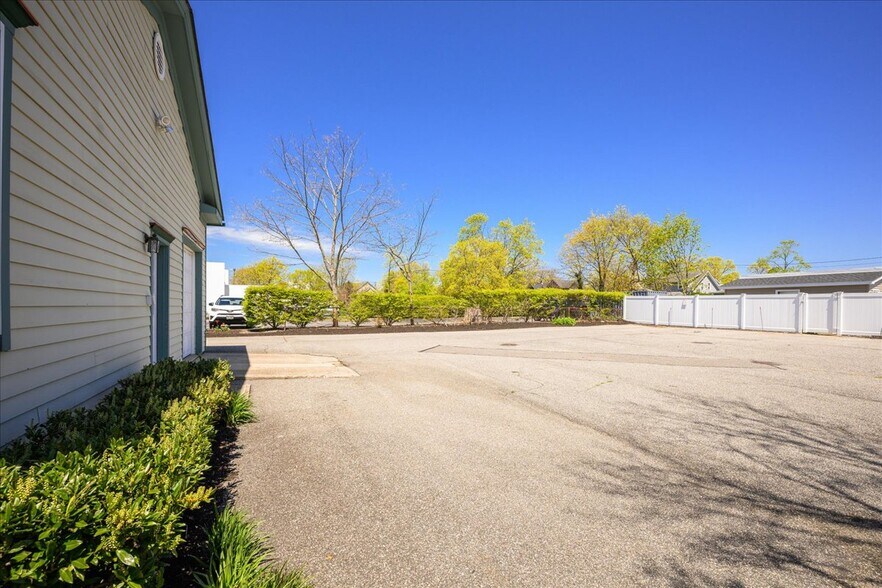 More Photos Of 139 N Ocean Ave, Patchogue Office Residential For Lease