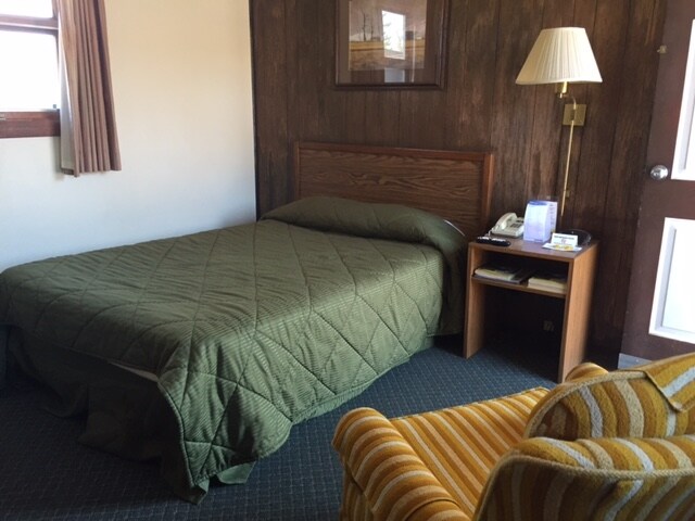 More Photos Of 100 Silver St, Hurley Hotel For Sale