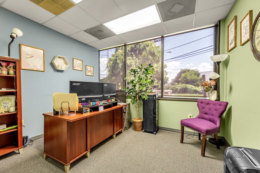 More Photos Of 115 Pomona Dr, Greensboro Office Residential For Lease