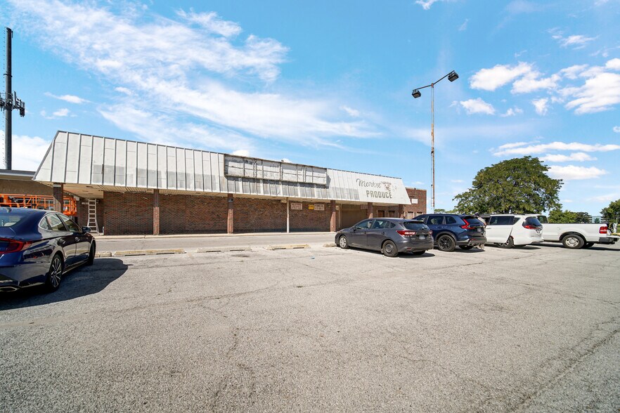 More Photos Of 5050 S State St, Chicago Storefront Retail Office For Lease