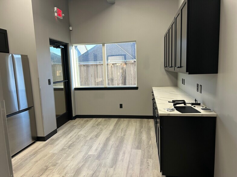 More Photos Of 3903 98th St, Lubbock Medical For Lease