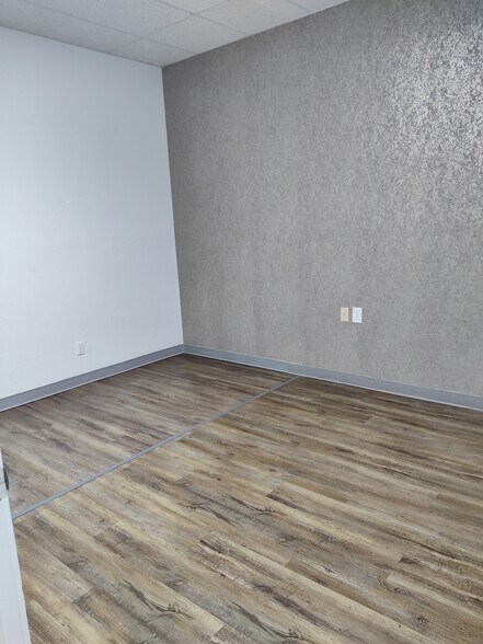 More Photos Of 2704 E Griffin Pkwy, Mission Storefront Retail Office For Lease