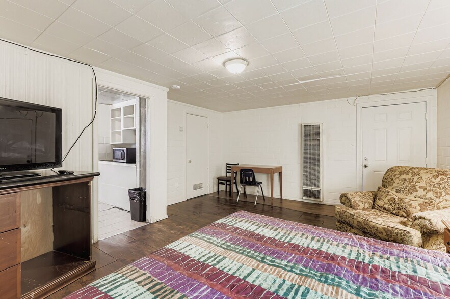 More Photos Of 9600 W Colfax Ave, Lakewood Hotel For Sale