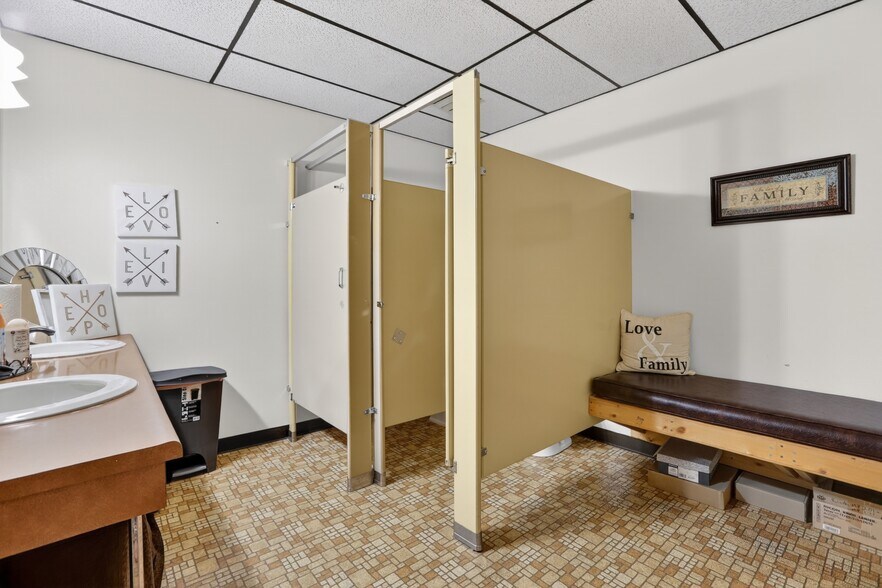 More Photos Of 819 Central Ave, Great Falls Office For Sale