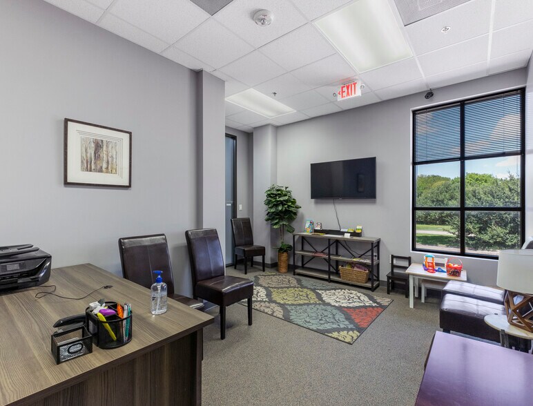 More Photos Of 52 Sugar Creek Center Blvd, Sugar Land Office For Lease