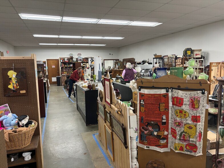 More Photos Of 5684 E Broadway Rd, Mount Pleasant Auto Salvage Facility For Sale