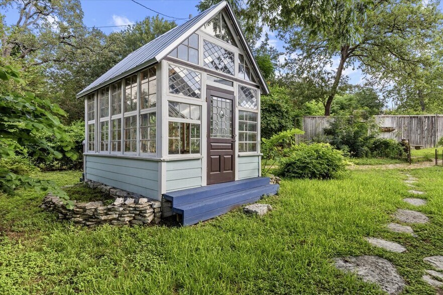 More Photos Of 702 E Main St, Round Rock Office Residential For Sale