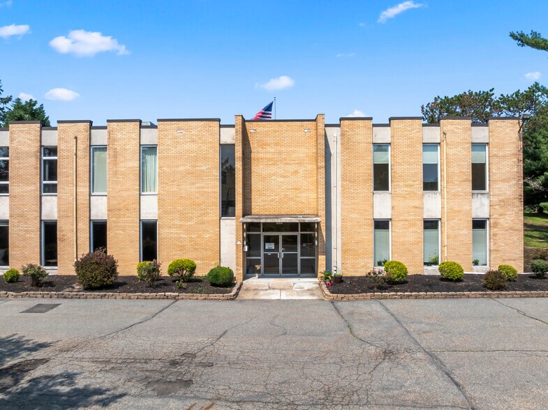 More Photos Of 160 Tices Ln, East Brunswick Office For Sale