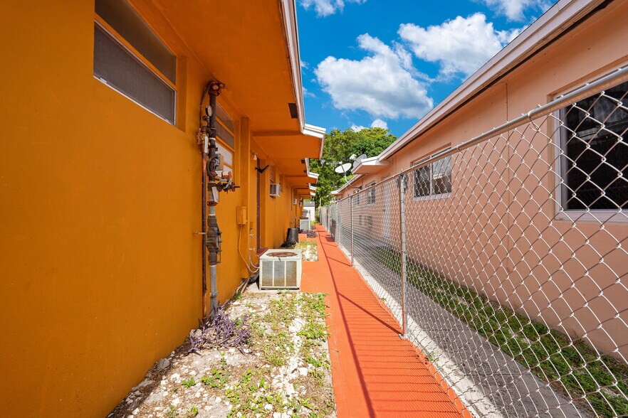 More Photos Of 129-131 SE 5th St, Hallandale Beach Multifamily For Sale
